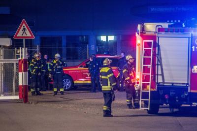 Weinstadt: Gasgeruch bei Firmengelaende ruft Feuerwehren auf den Plan